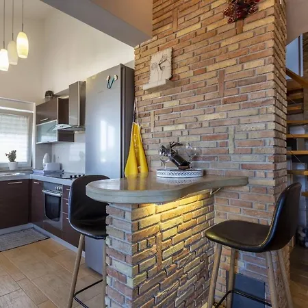 Sunny Apartment With 3 Bedrooms Apartment Pula