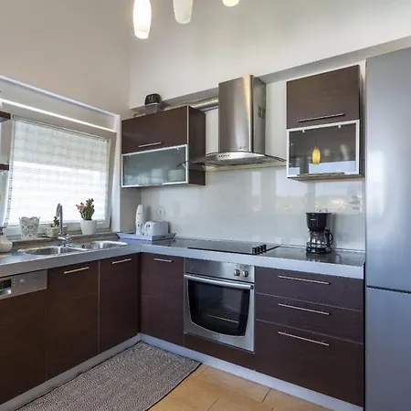 Sunny Apartment With 3 Bedrooms * Pula