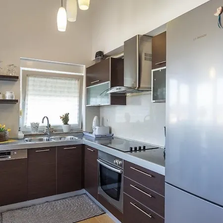 Sunny Apartment With 3 Bedrooms Apartment