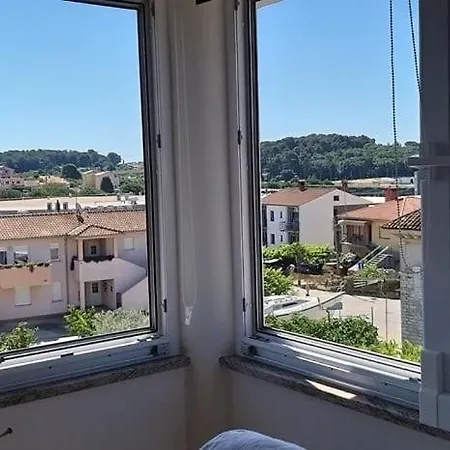 Sunny Apartment With 3 Bedrooms Lägenhet Pula
