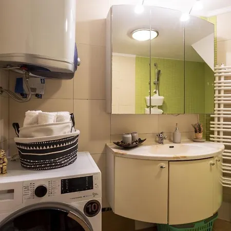 Sunny Apartment With 3 Bedrooms *