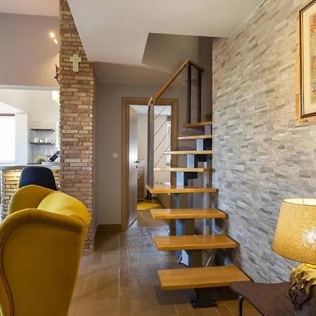Sunny Apartment With 3 Bedrooms Pula
